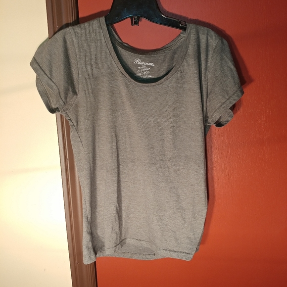 T-Shirt - Picture 1 of 1